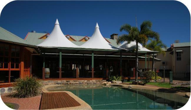 Tinaroo Lake Resort Екстер'єр фото