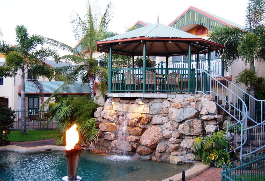 Tinaroo Lake Resort Екстер'єр фото